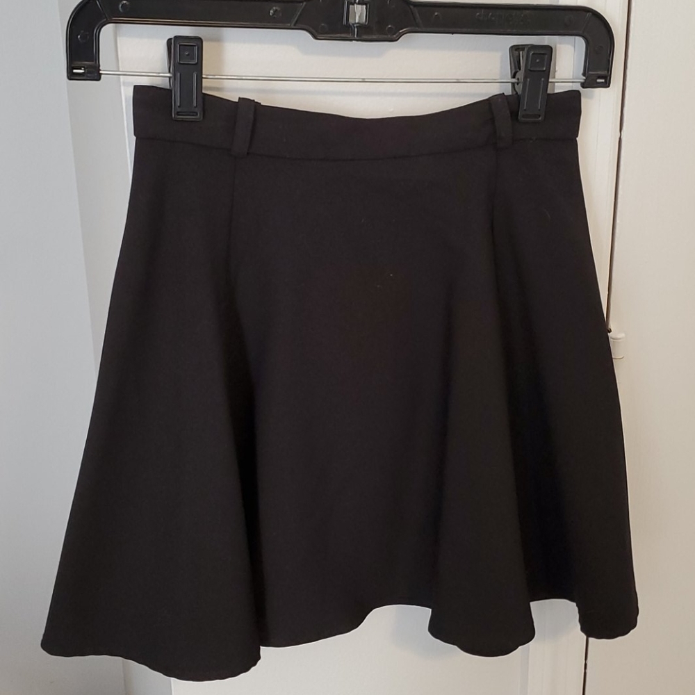 NWOT  H&M Skater skirt
